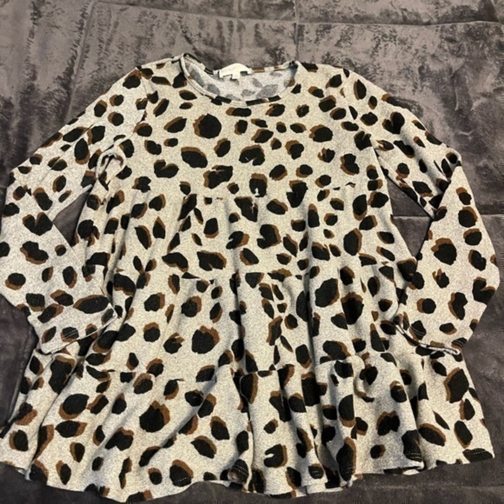 Perfect Peach Leopard tier tunic Size Medium